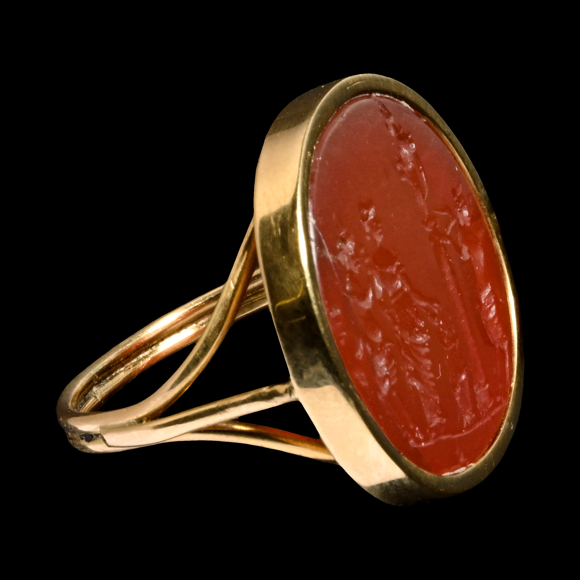 Post Medieval Gemstone Depicting an Offering to Priapus in Gold Ring