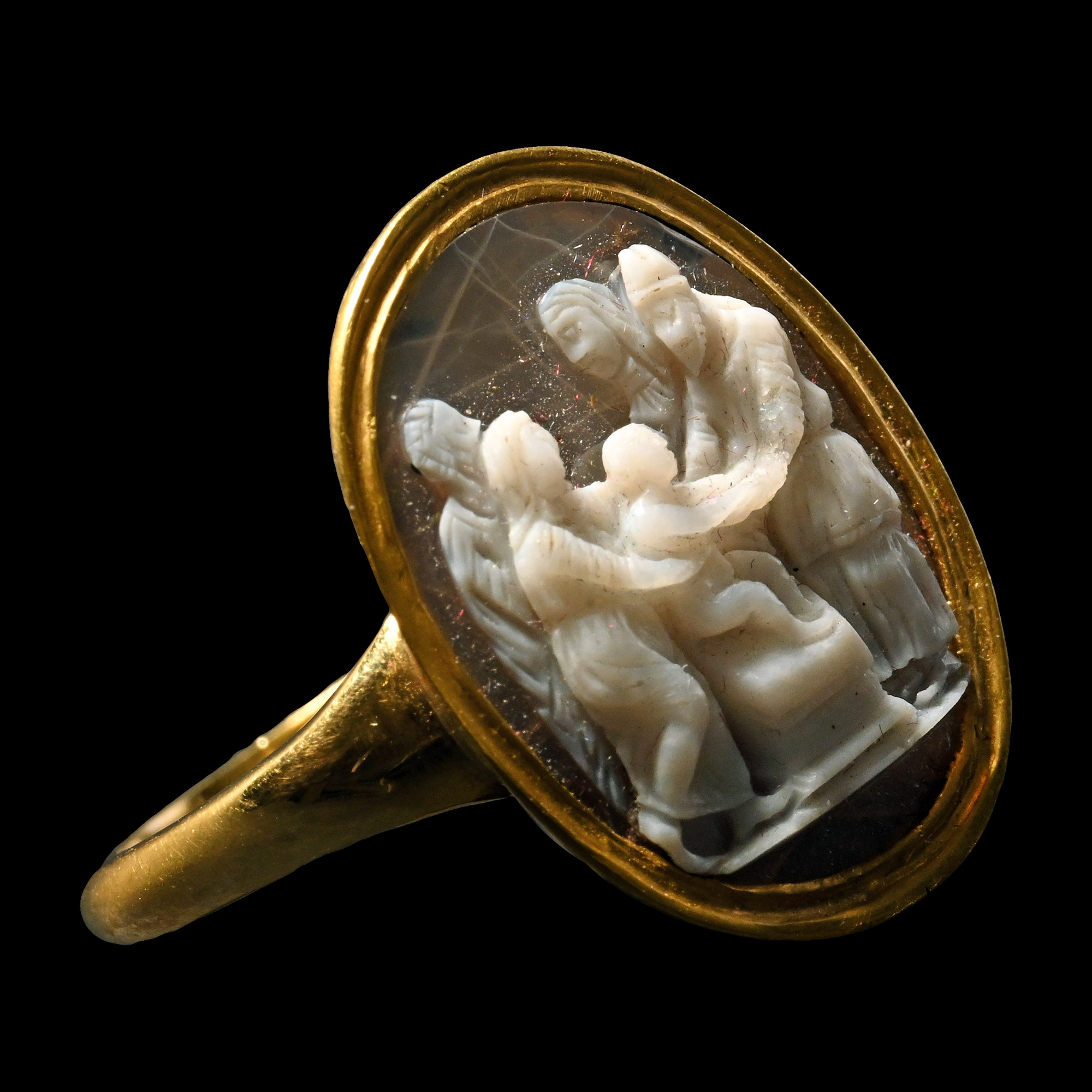 Renaissance Gold Ring with Agate Cameo of the Presentation of Christ at Jerusalem