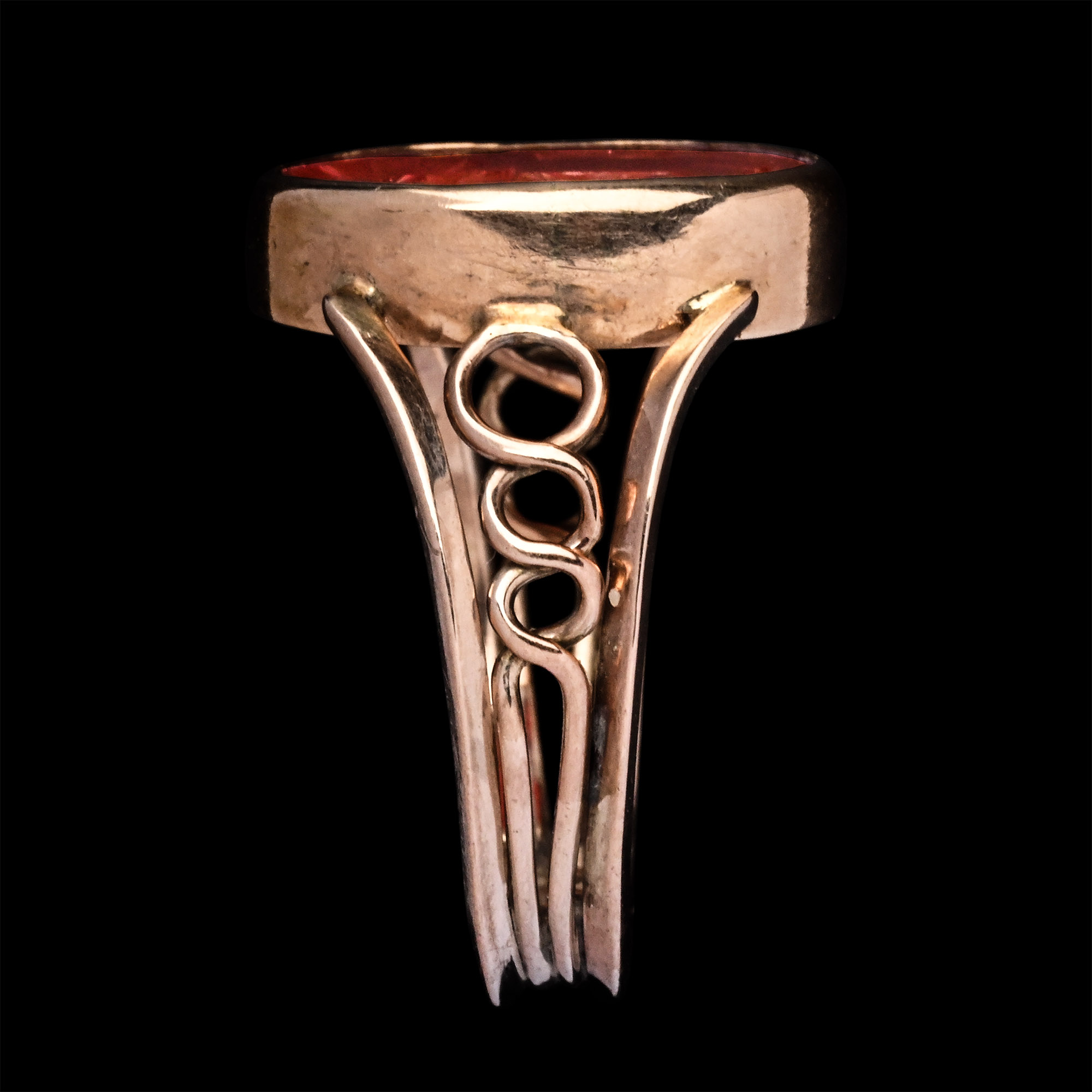 Roman Carnelian Gemstone with Stork Emerging from a Seashell in Gold Ring