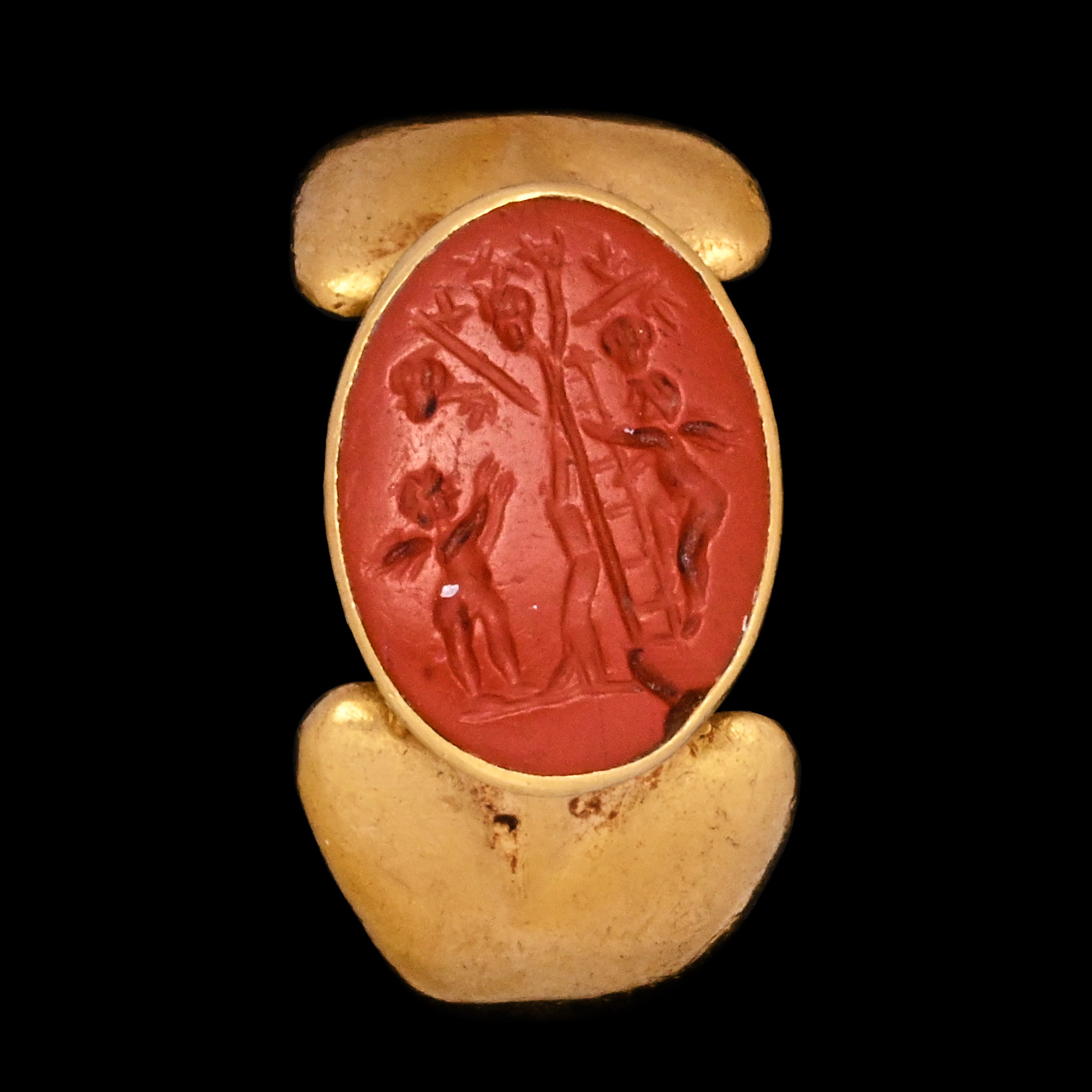 Roman Red Jasper Gemstone with Group of Amores Harvesting Grapes in Gold Ring