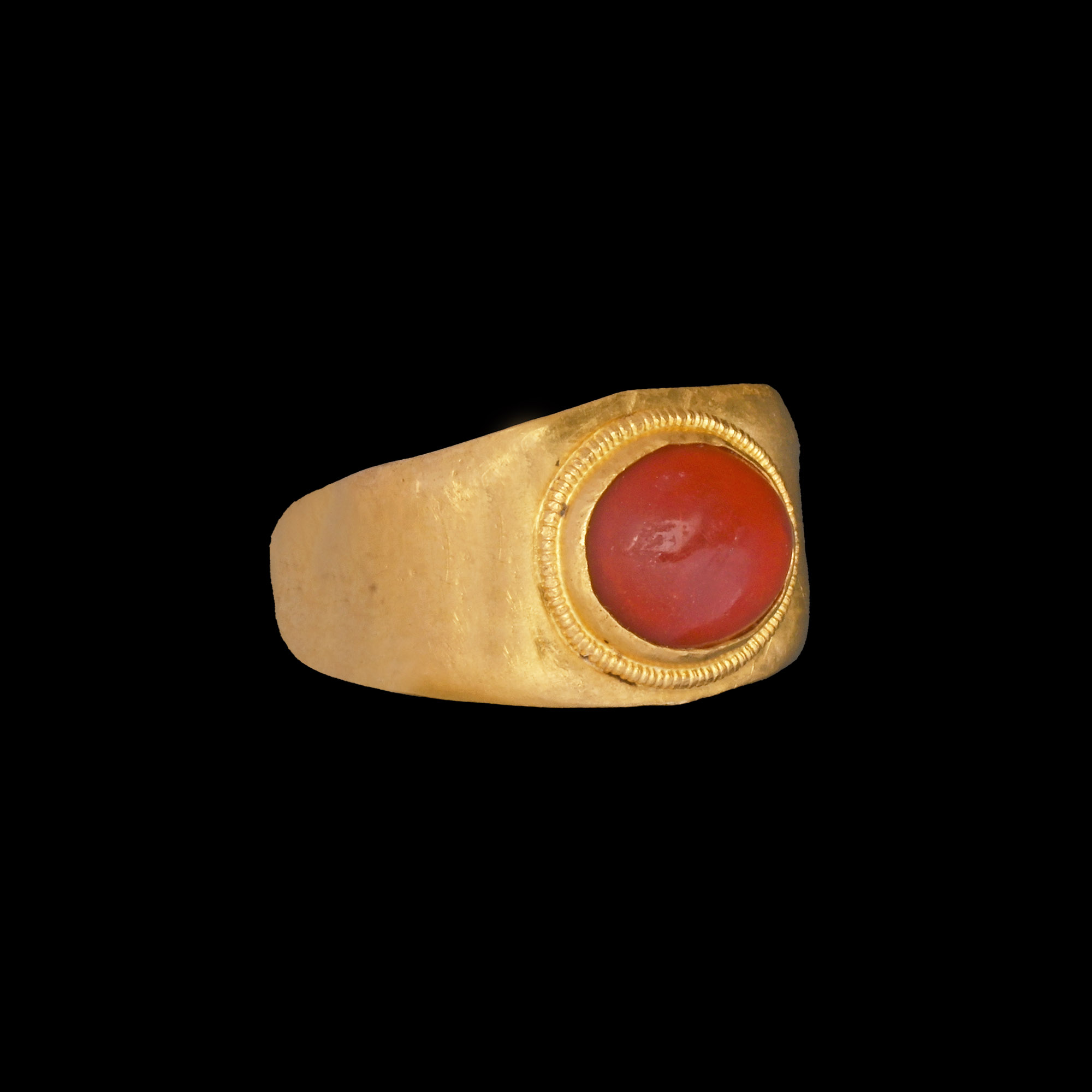 Roman Gold Ring with Carnelian Cabochon
