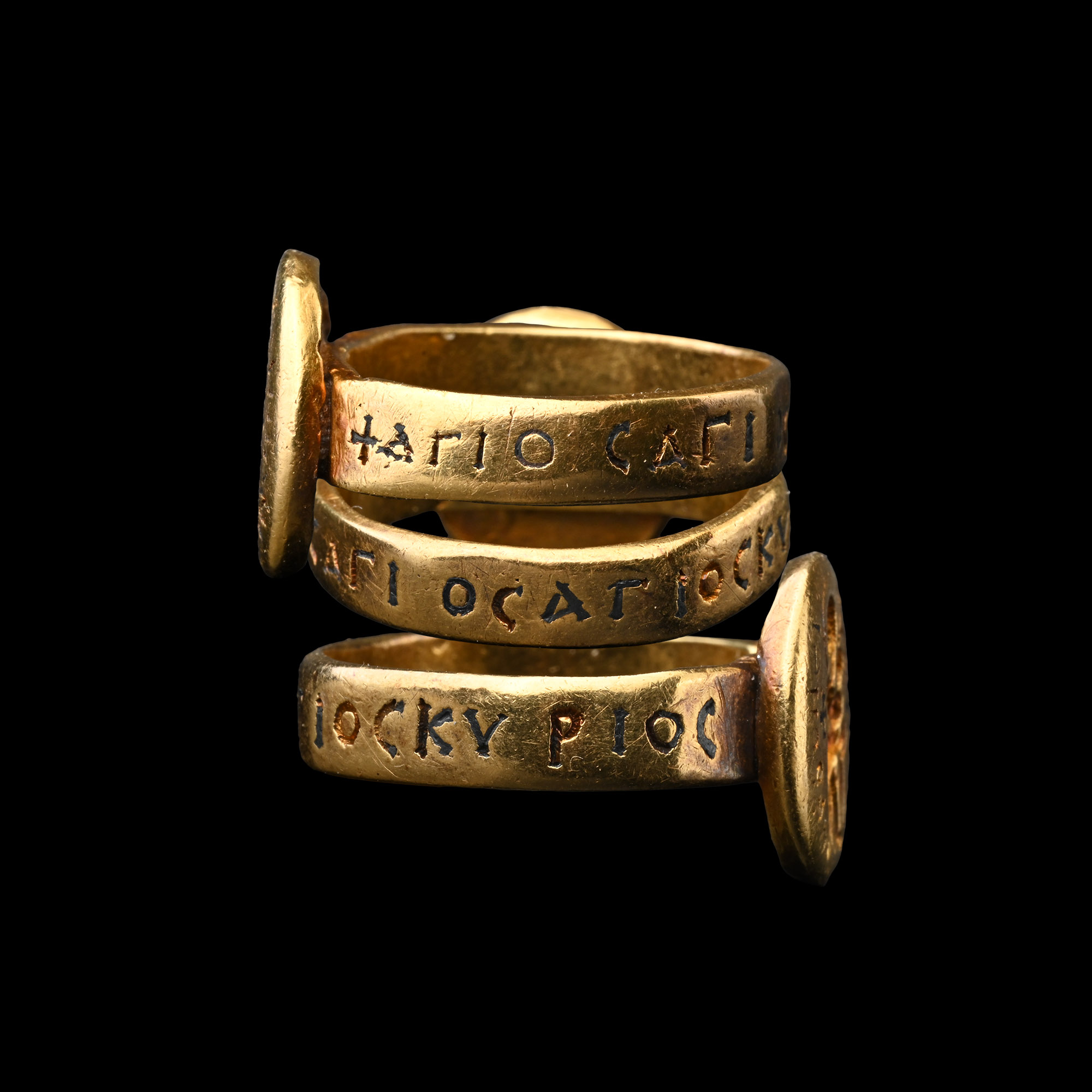 Byzantine Gold Ring Depicting the Virgin and Christ with Inscription