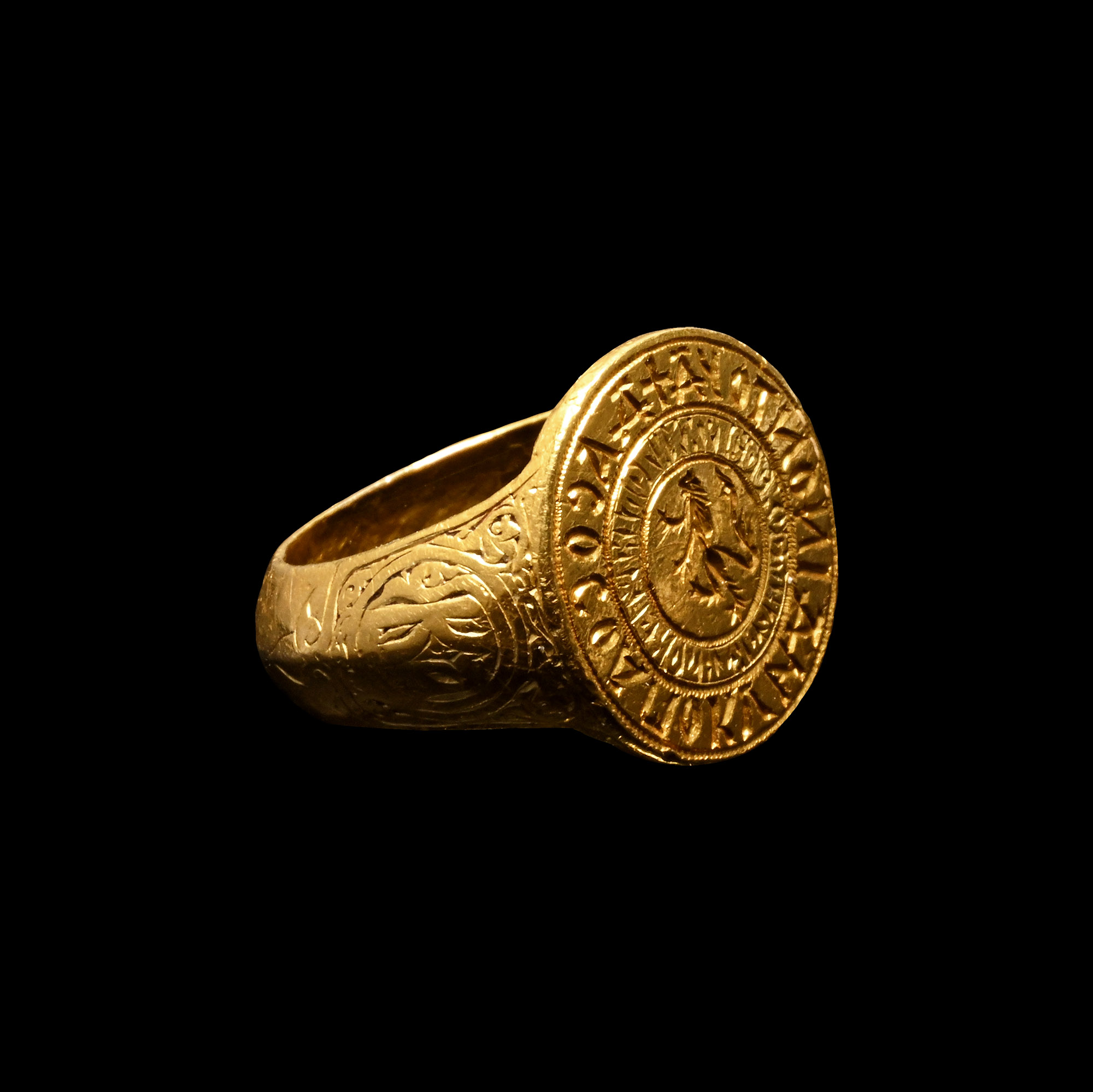 Large Veneto-Byzantine Gold Signet Ring with 'I Save from Danger' Inscription