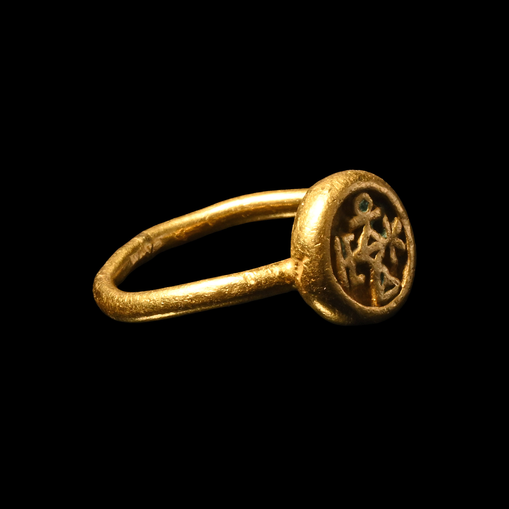 Byzantine Gold Ring with Engraved Tetragram