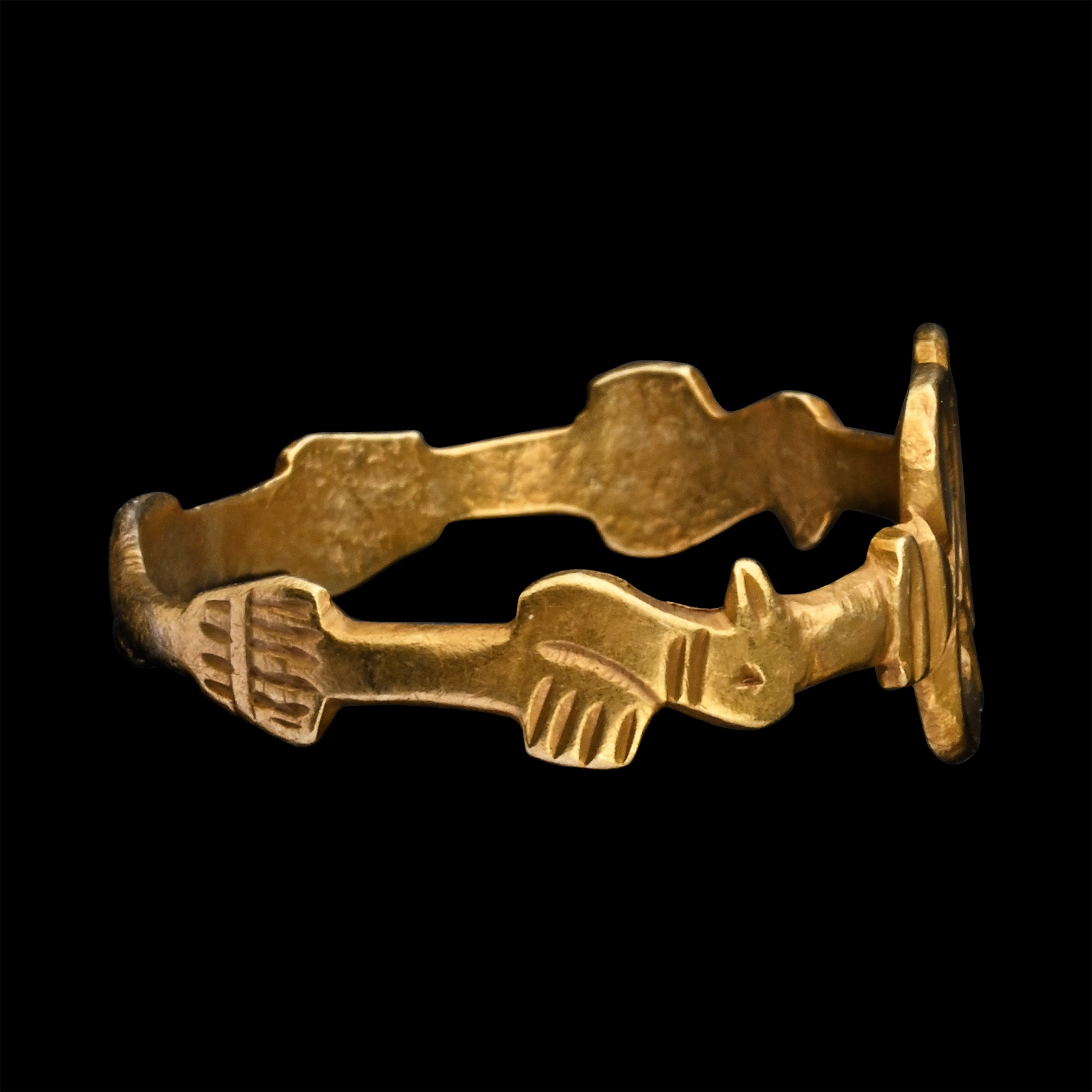 Byzantine Gold Ring with Openwork Knot Design with Stylised Birds and Clasped Hands