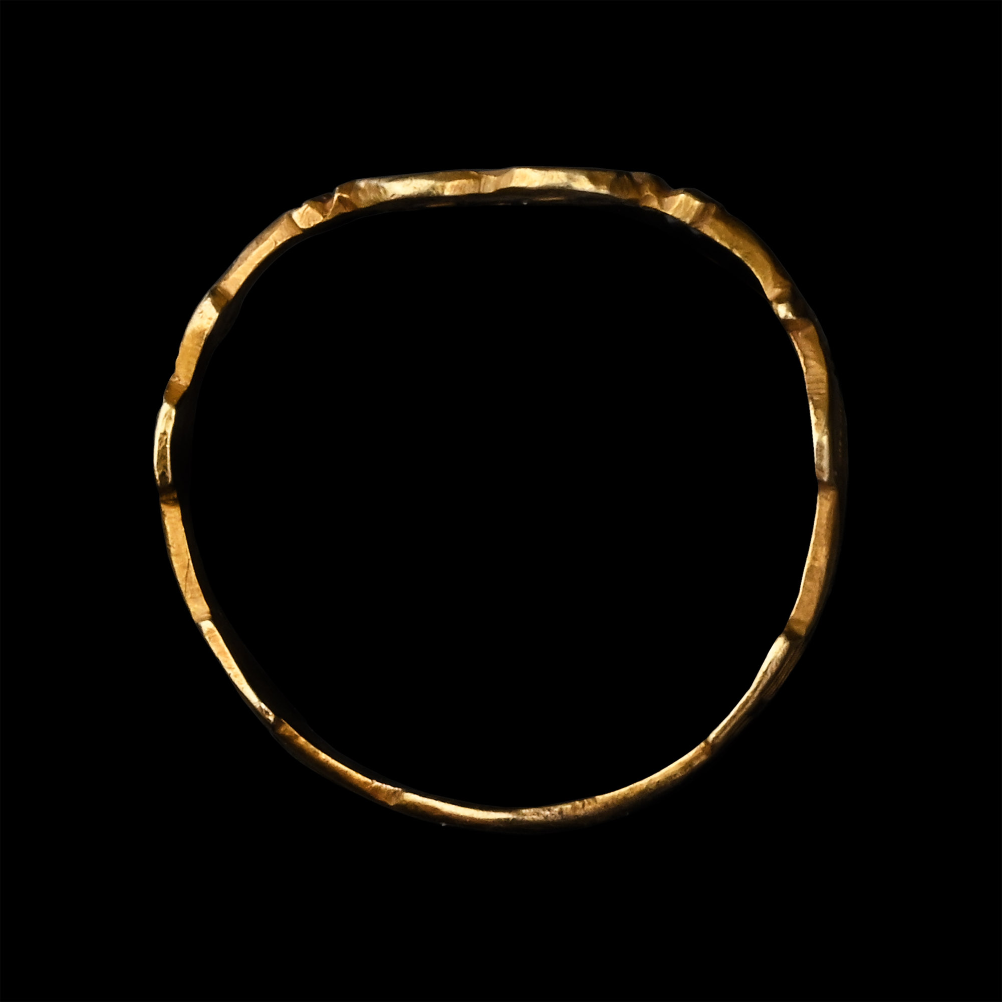 Byzantine Gold Ring with Openwork Knot Design with Stylised Birds and Clasped Hands