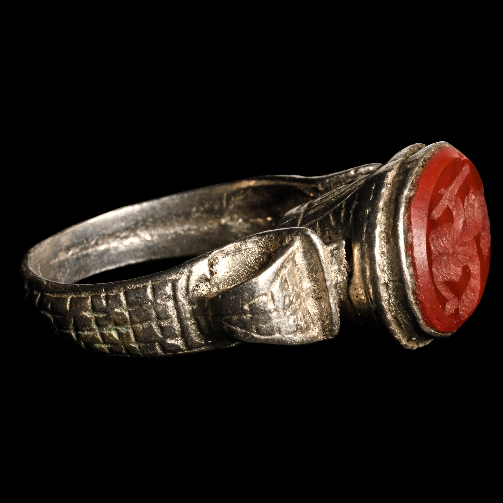 Bedouin Silver-Coloured Ring with Figural Gemstone