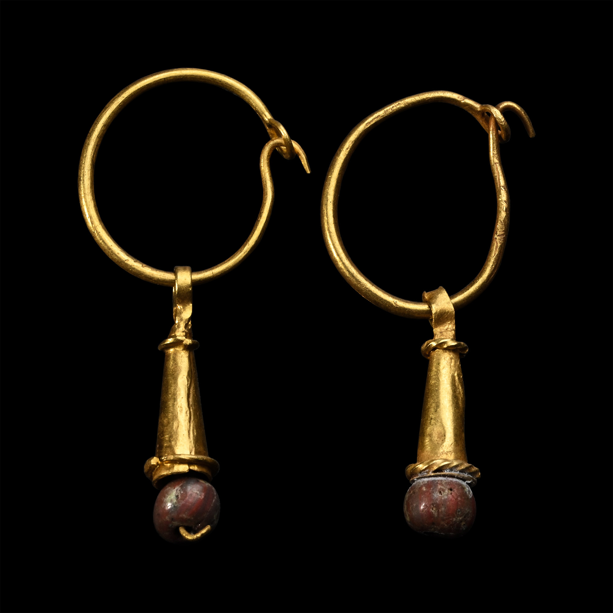 Roman Gold Earring Pair with Drops