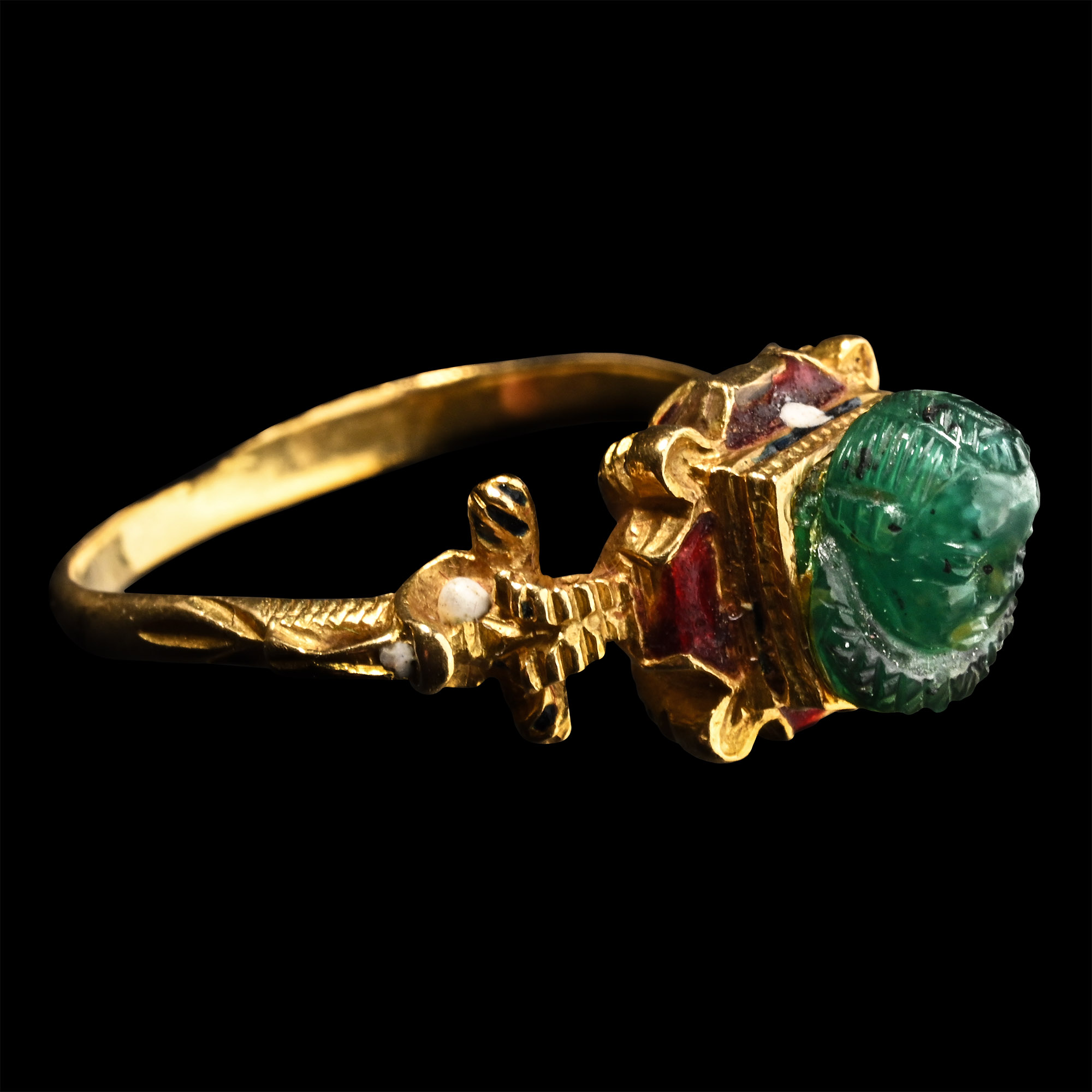 Roman Chrome Chalcedony Cameo of Eros in Renaissance Gold and Enamel Ring