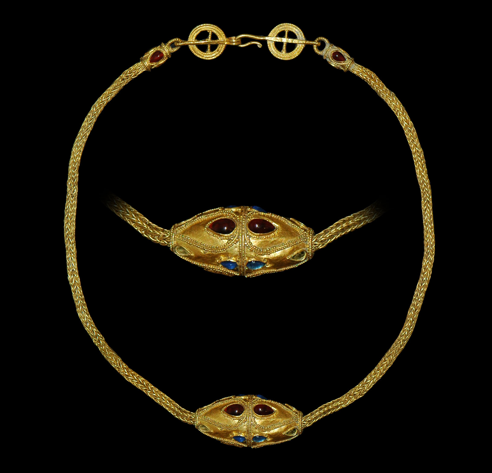 Roman Gold Necklace and Pendant