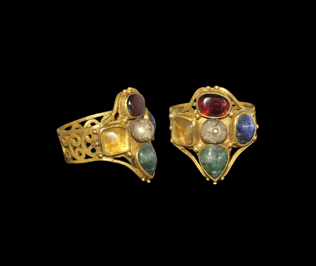 Byzantine Gold Ring with Jewelled Cross