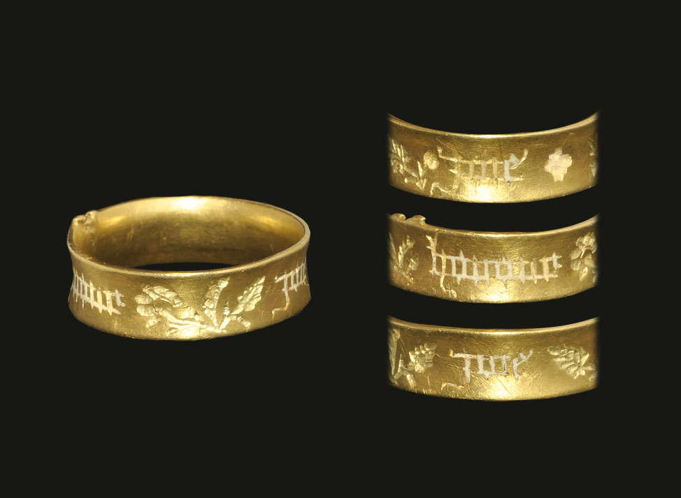 Medieval Gold Black Letter 'Joie Honour Joie' Posy Ring