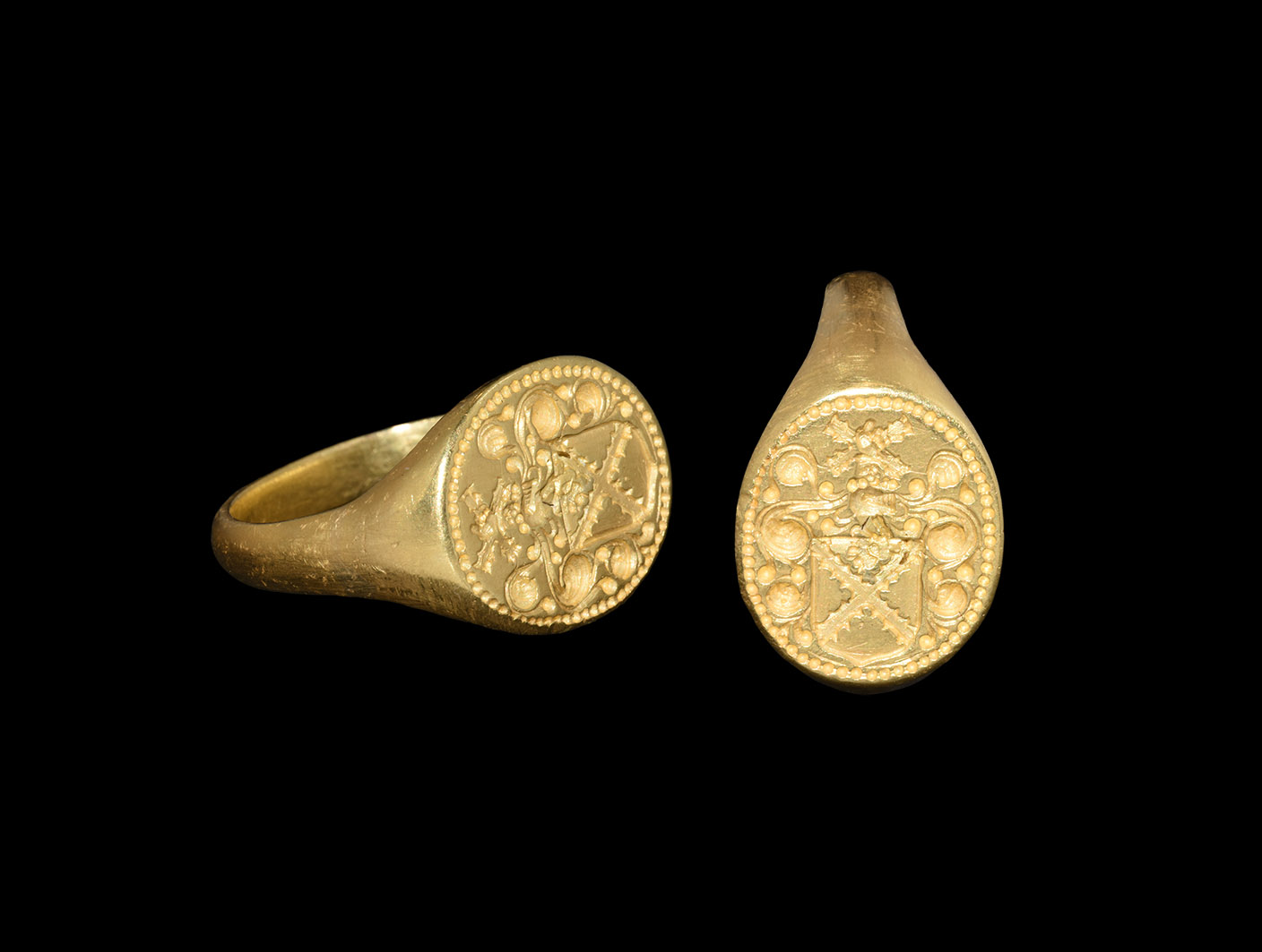 Post Medieval Gold 'Middleton Family' Heraldic Signet Ring