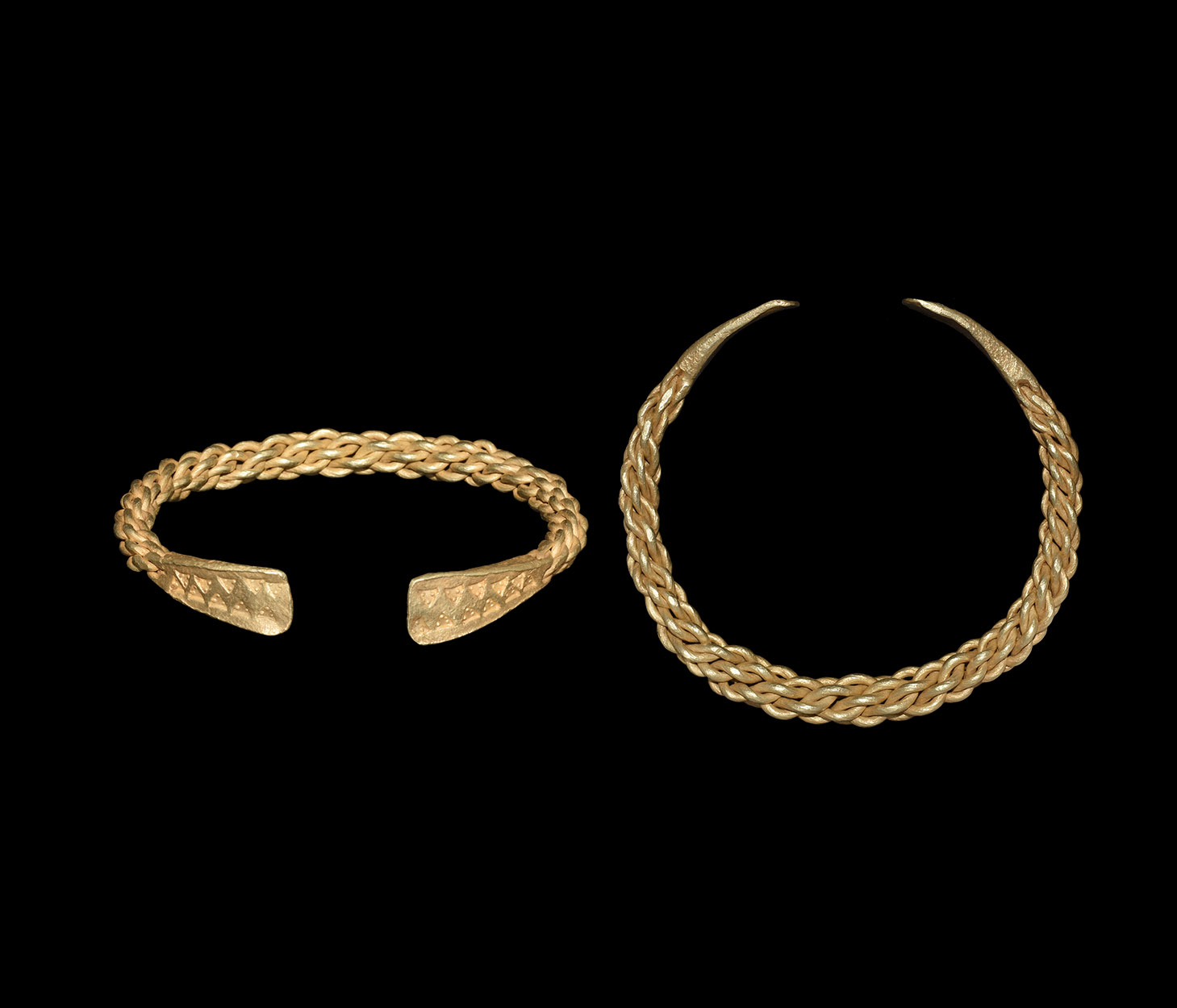 Viking Gold Plaited Bracelet with Ornamented Terminals