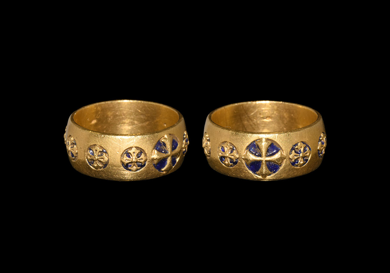 Post Medieval Gold Ring with Crosses