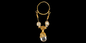 Gold, Pearl and Crystal Earring