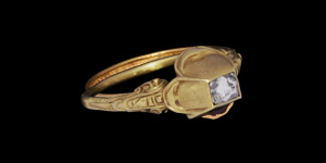 Elizabethan Gold Ring with Pyramid Diamond