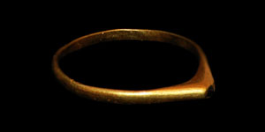 Medieval - Gold Stirrup Ring with Garnet Cabochon