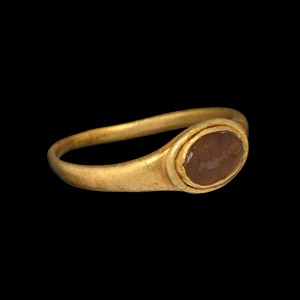 Gold Ring with Clasped Hands Gemstone