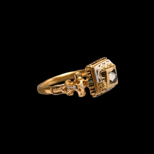 Enamelled Gold Ring with Diamond Crystal