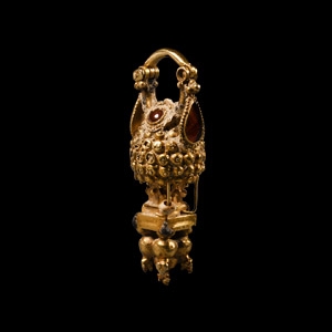 Gold Earring with Filigree and Garnets