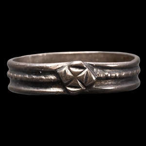 The Lonsdale Medieval Silver Ring with Cross Pattee