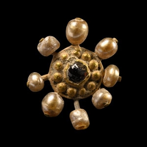 Roman Gold Pendant with Pearl
