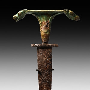 Heniochi Dagger with Beast Heads