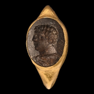 Gold Ring with Herakles Gemstone