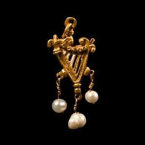 Elizabethan Gold Harp Pendant with Pearl Drops