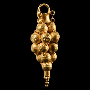 Roman Style Gold Grape Pendant