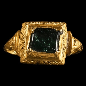 Elizabethan Gold Ring with Emerald