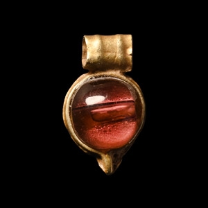 Roman Gold and Garnet Pendant