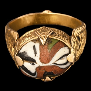 Seljuk Style Gold Ring with Glass Cabochon