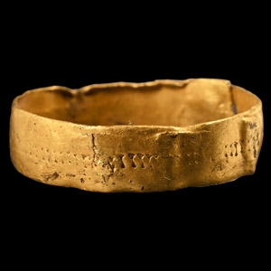Stuart Period Decorated Gold Ring
