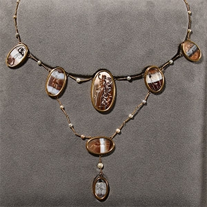 Georgian Gold Necklace with Gemstones