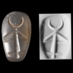 Neo-Babylonian Chalcedony Duck Weight with Engraved Figure