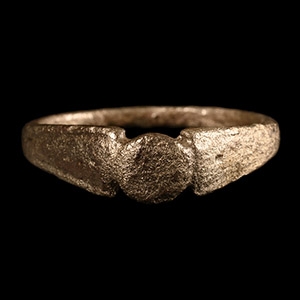 Roman Silver Ring with Expanding Shoulders