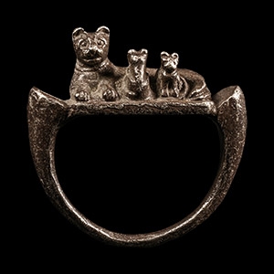 Romano-Egyptian Silver Ring with Cat and Kittens