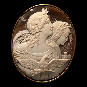 Antique Gold Brooch with Shell Cameo