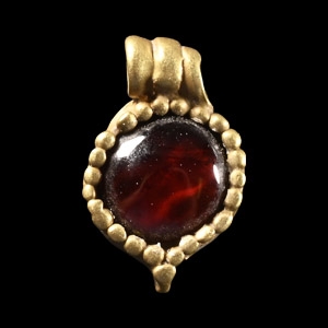 Roman Gold Pendant with Garnet