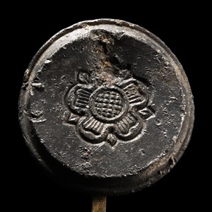 Tudor Double Rose Pewter Retainers Badge