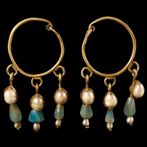 Hellenistic Gold Earrings with Beads and Pearls