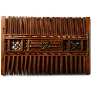 Medieval Decorated He who loves from the heart, gives with a good heart Posy Boxwood Comb