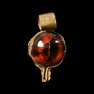 Roman Gold Pendant with Garnet