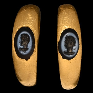 Gold Rings for a Married Couple with Nicolo Bust Gemstones