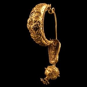 Etruscan Gold Filigree Leech Brooch