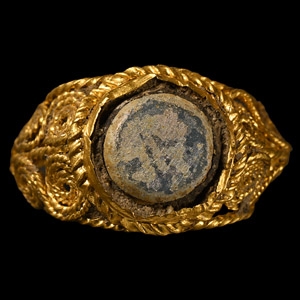 Roman Gold Ring with Cabochon