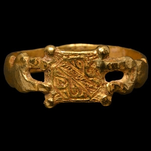 Gold Ring with Foliate Motifs
