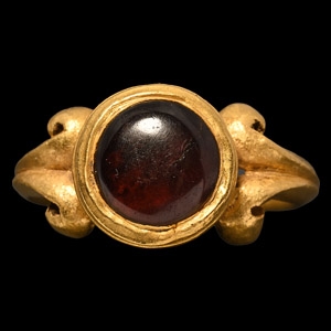 Roman Gold Ring with Garnet Cabochon